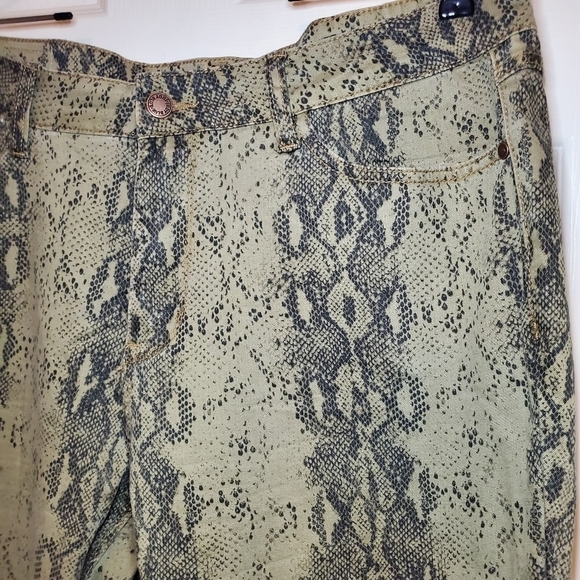 Judy Blue Sz 16W Skinny Mid Rise, Snake Skin Jeans - Picture 5 of 11